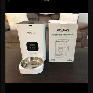 New Voluas automatic pet feeder.